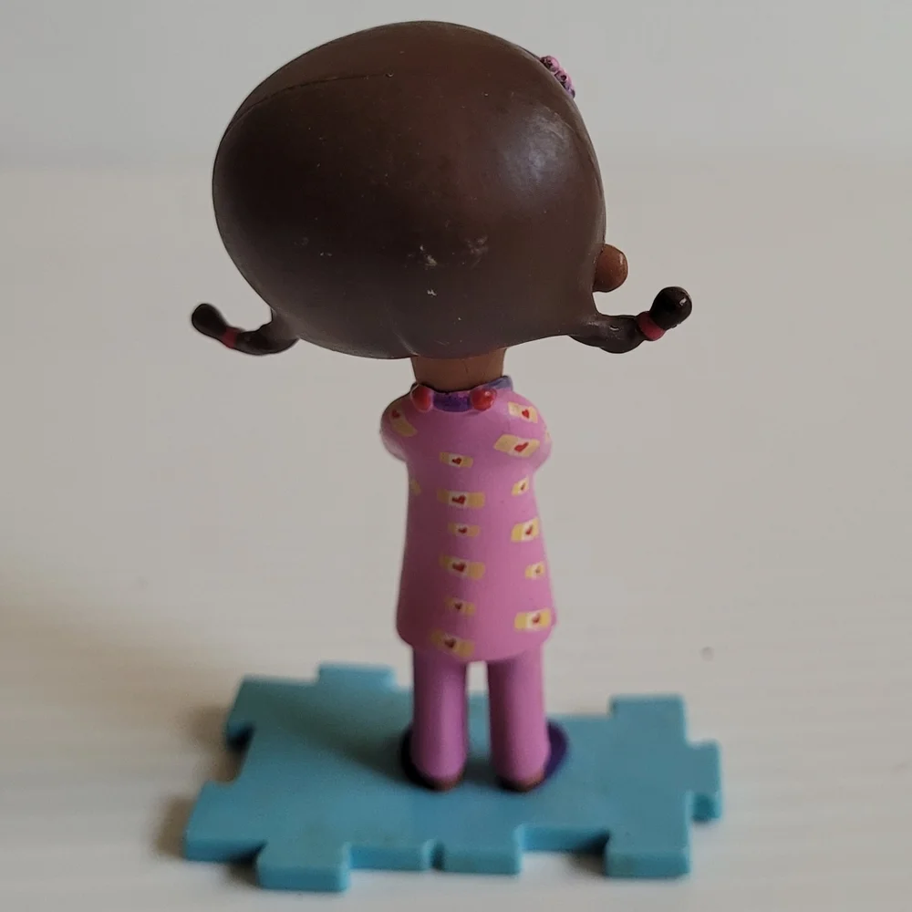 DOC MCSTUFFINS Disney 3" PVC Puzzle Base. - Picture 2 of 4